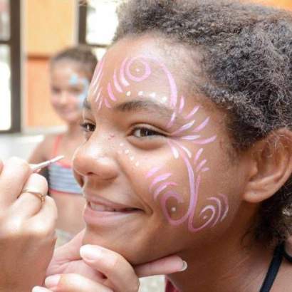 Camping Hyères : des activités pour vos enfants sont proposé durant l'été comme l'animation maquillage