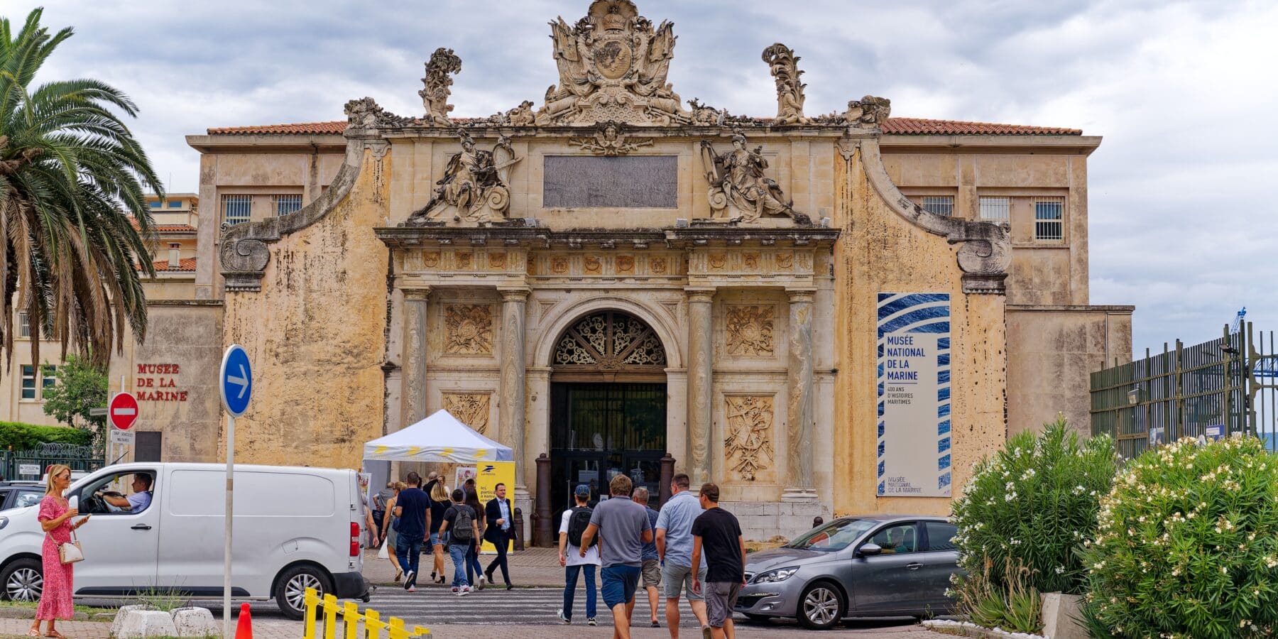 Entrance,Of,National,Marine,Museum,With,Tourists,Crossing,At,French